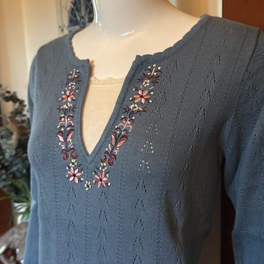 NWT northern reflections size s cotton Gray Long Sleeve w, Embroidered Neckline